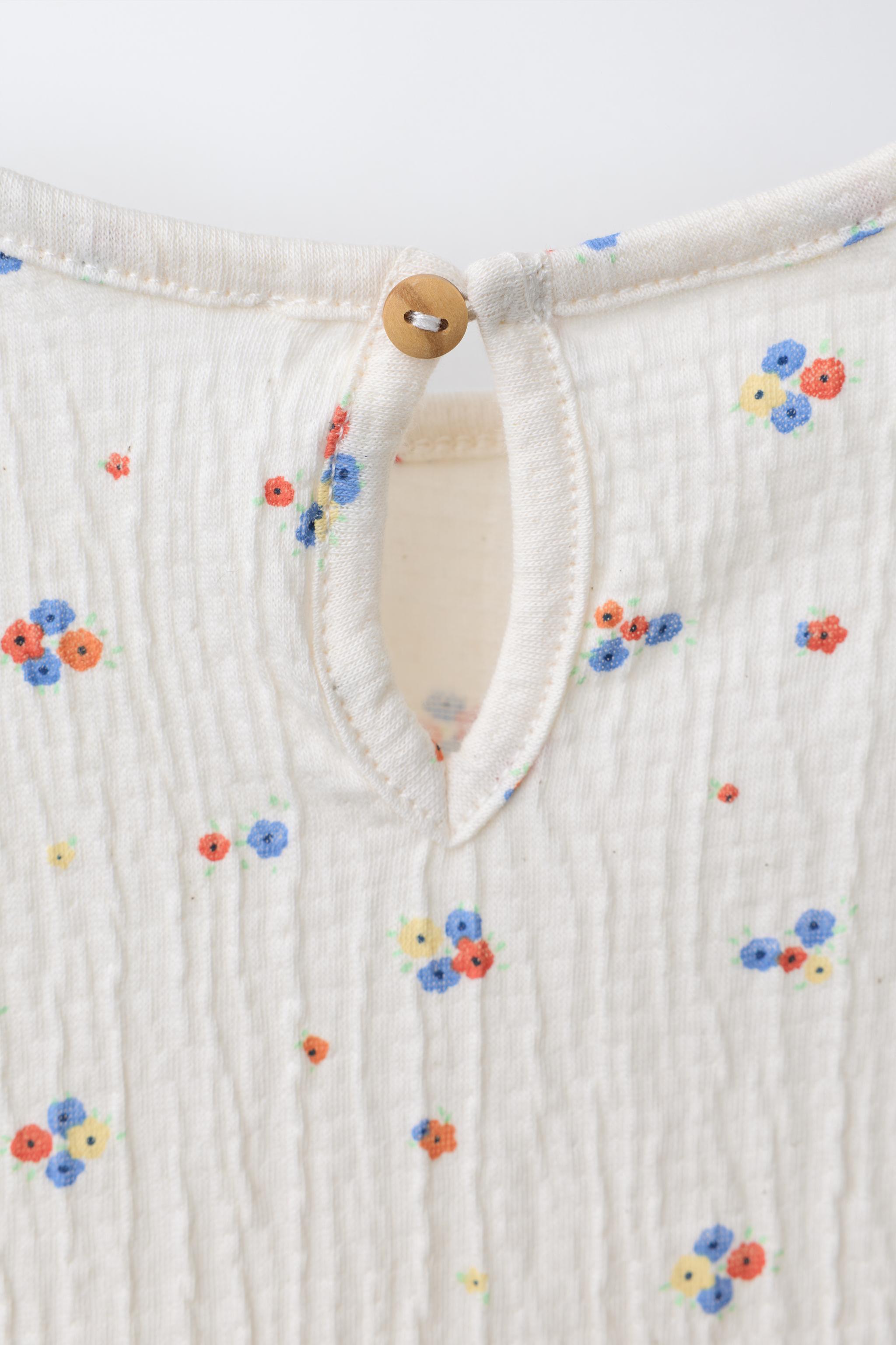 TEXTURED FLORAL T-SHIRT